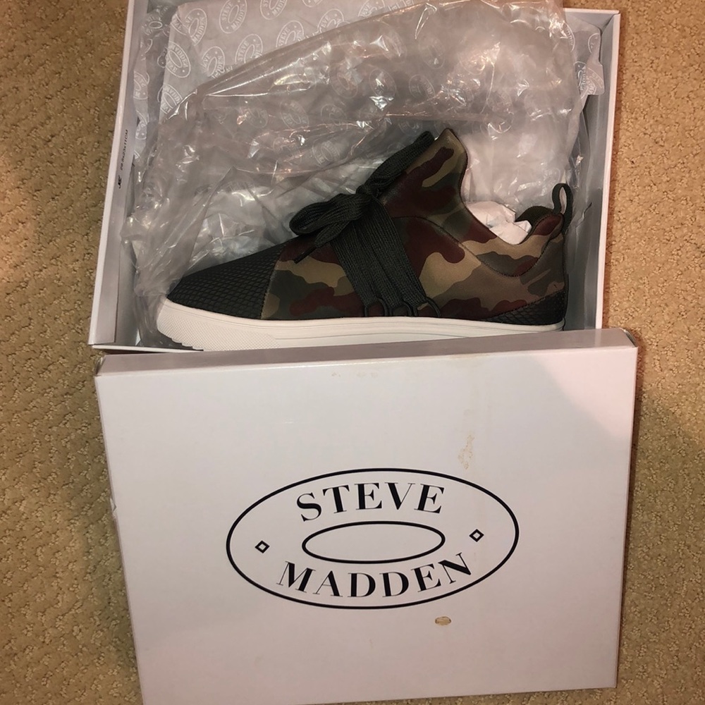 Steve Madden ‘Lancer’ Sneaker